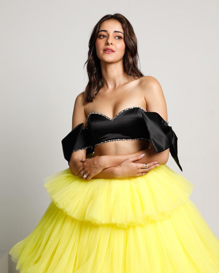 sexy-Ananya-Pandey-Carpet-Look1