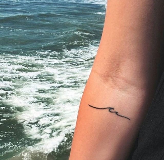 10+ Mom Tattoo Designs Ideas To Honor Your Mom On Women's Day - Beach 04af