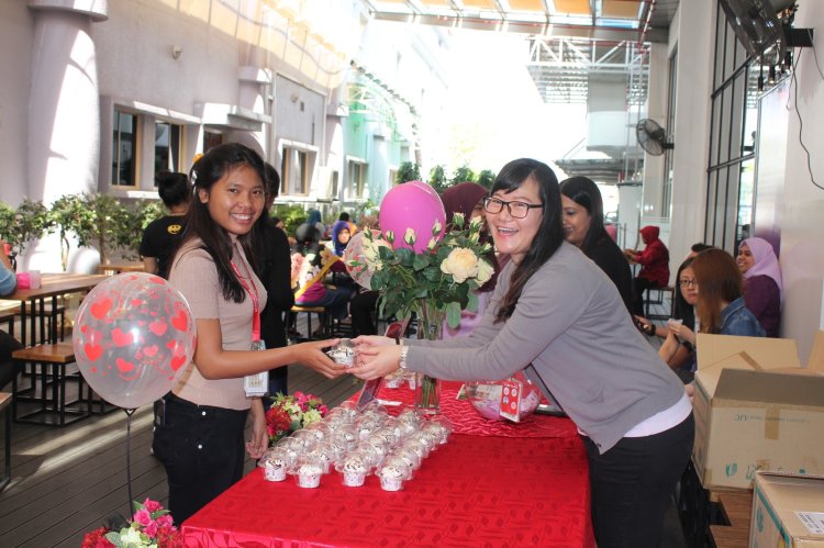 Womens Day Gift For female employees