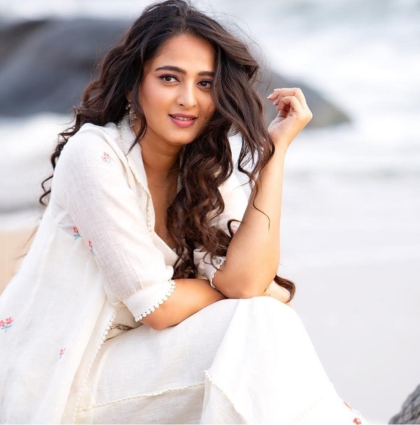 Anushka Shetty And Prakash Kovelamudi 3
