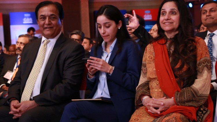 Roshini Kapoor And Parents