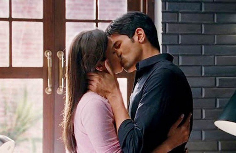 Best Romantic Bollywood Scenes In Bollywood And Hollywood Movies 