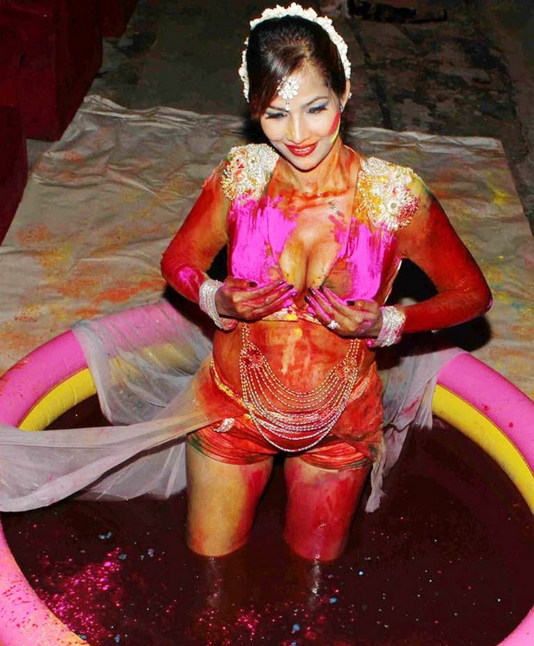 Tanisha Singh Holi Pics 2020