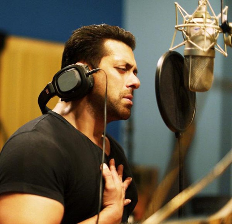 Salman Khan Singing