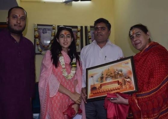 Sara Ali Khan In Ganga Aarti 2