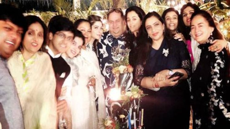 Kanika Attend A People Studded Party