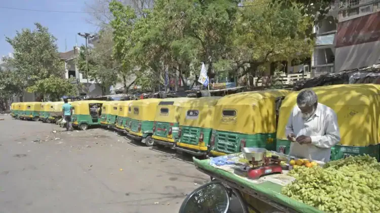2 crowded market