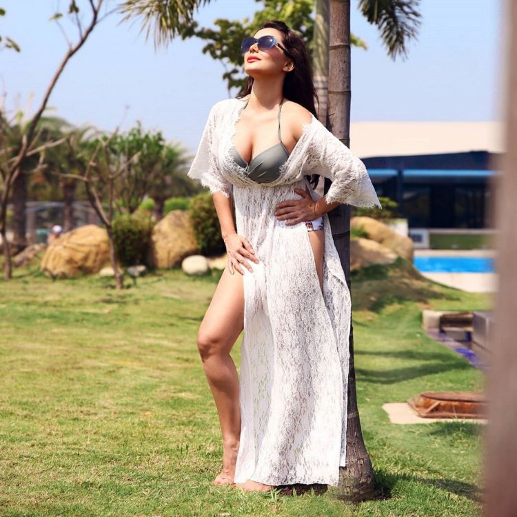 Minissha Lamba Sexy