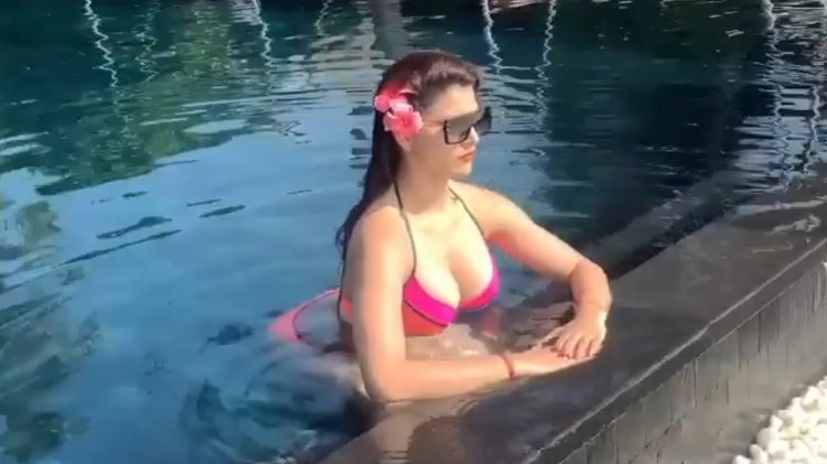 Urvashi Rautela 1