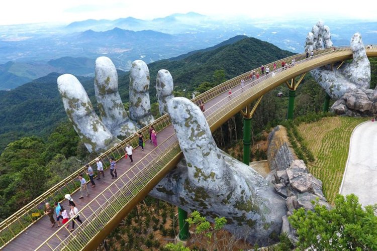 Best Time To Visit Vietnam Golden bridge Ba na Hills 2