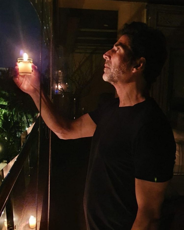 Akshay Kumar Light Off