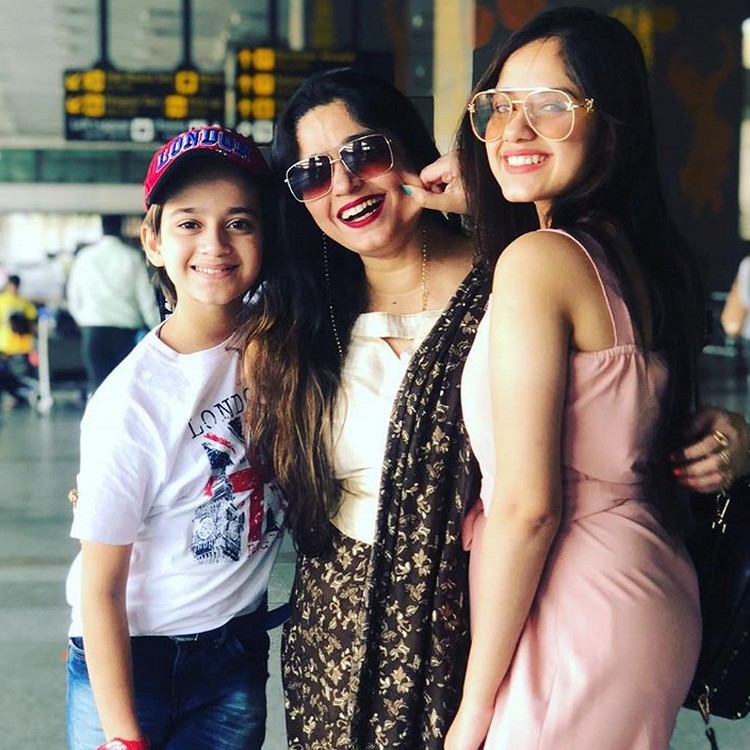 Jannat Zubair Tik Tok Family Photos