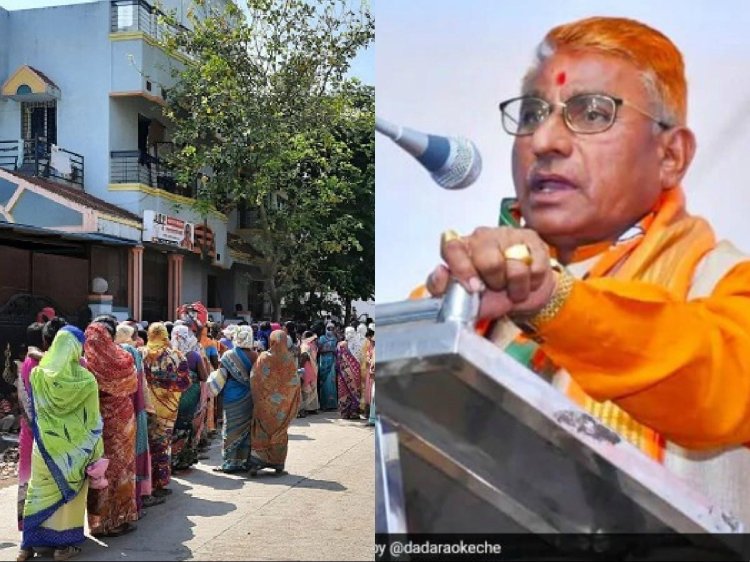 People Gather In Maharastra For Free Grain