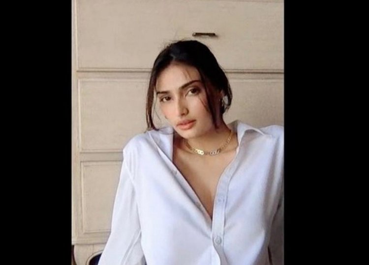 Athiya Shetty Oversized Shirt 1