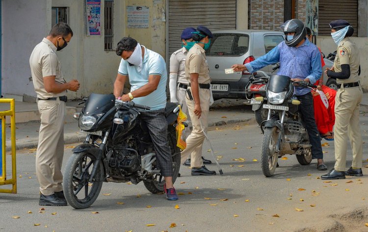 Indian People Break Home Quarantine