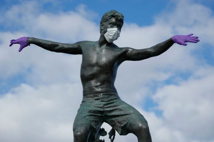 Cardiff Kook Statue