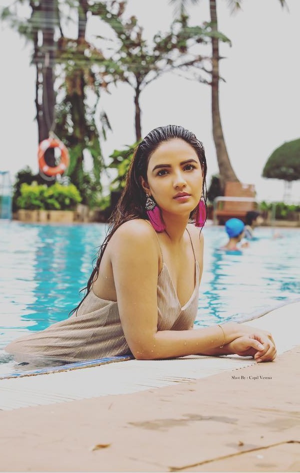 Jasmine Bhasin hot 11