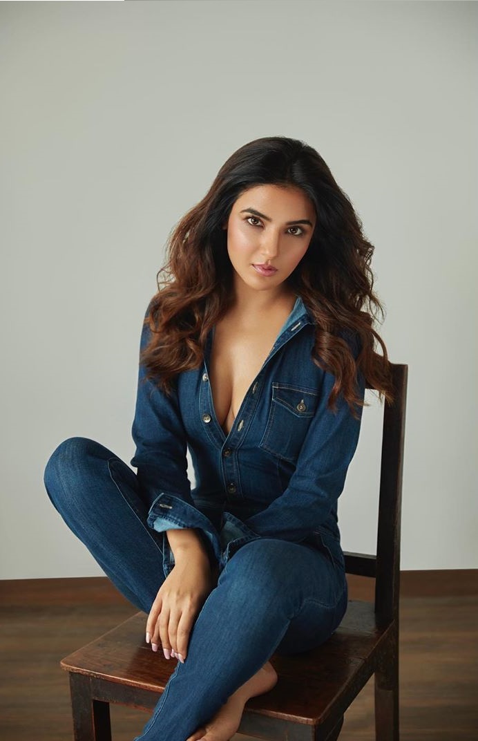 Jasmine Bhasin hot 4