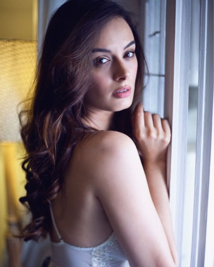 Evelyn Sharma 2