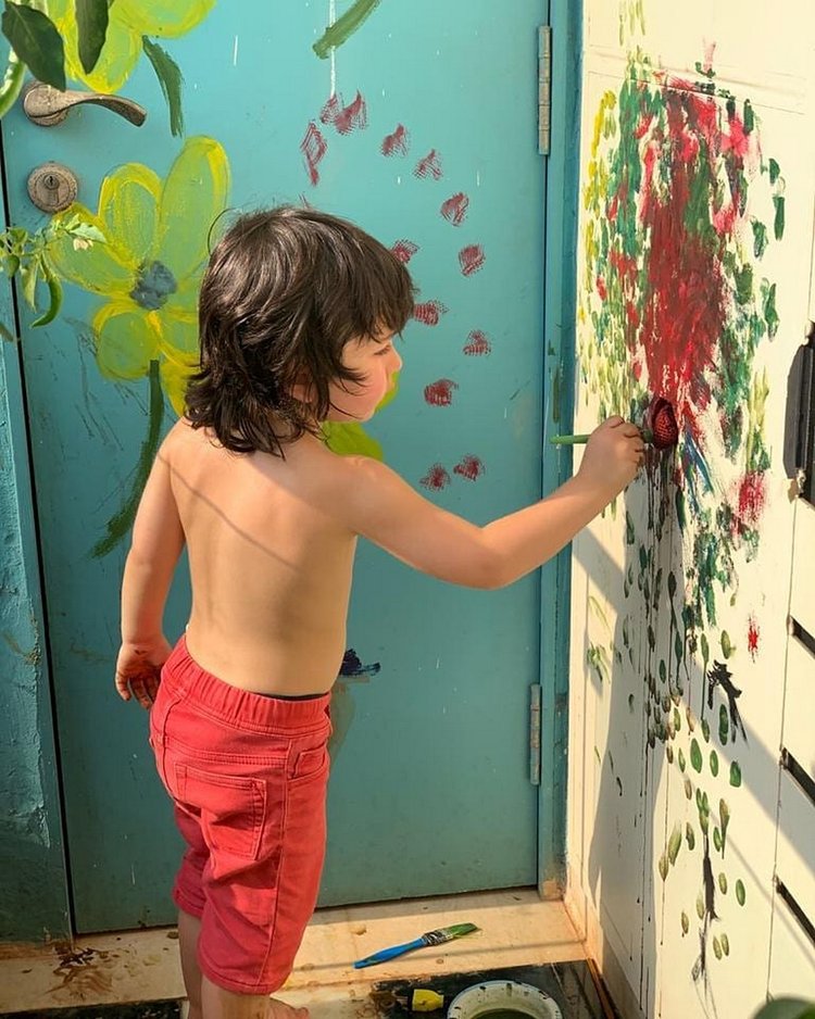 Taimur Painting On Balcony