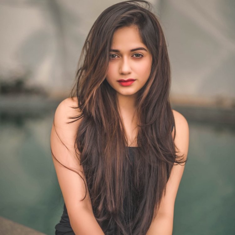 Jannat Zubair Hairstyle