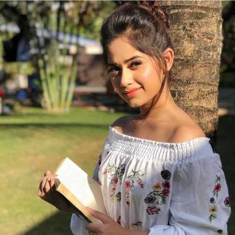 Jannat Zubair Long Updo