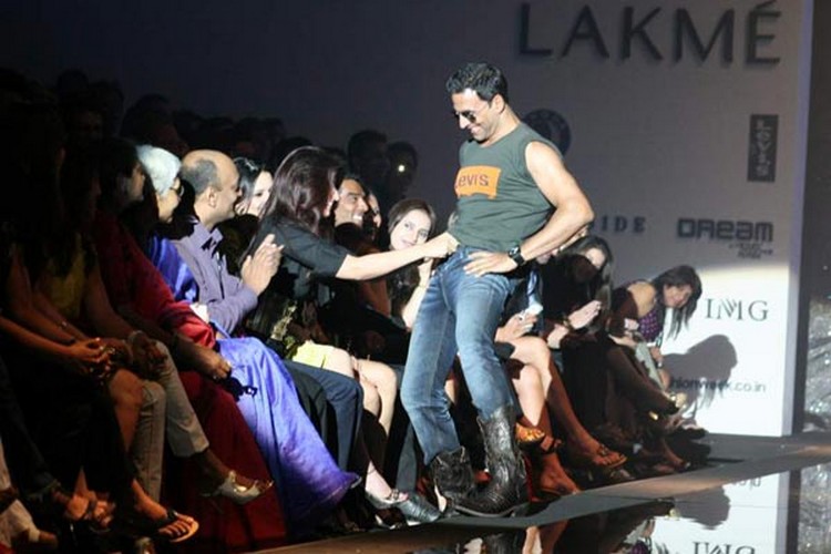Akshay Kumar Unbutton Jeans