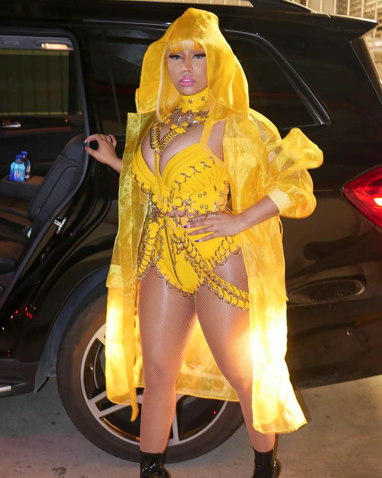 Nicki Minajs Daring Outfits 10