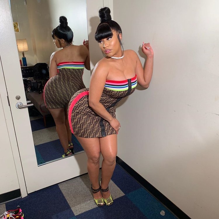 Nicki Minajs Daring Outfits 8