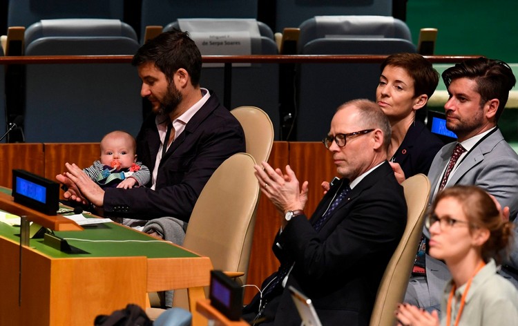 Jacinda Ardern Baby In Un Meeting