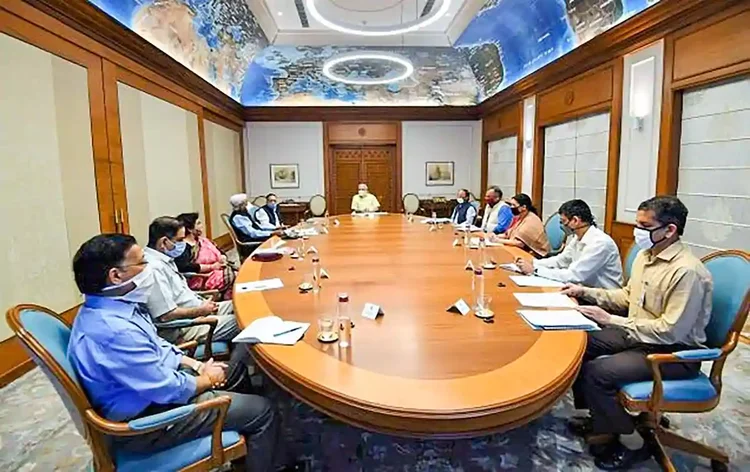 PM Modi reviews status of India's coronavirus vaccine development ...