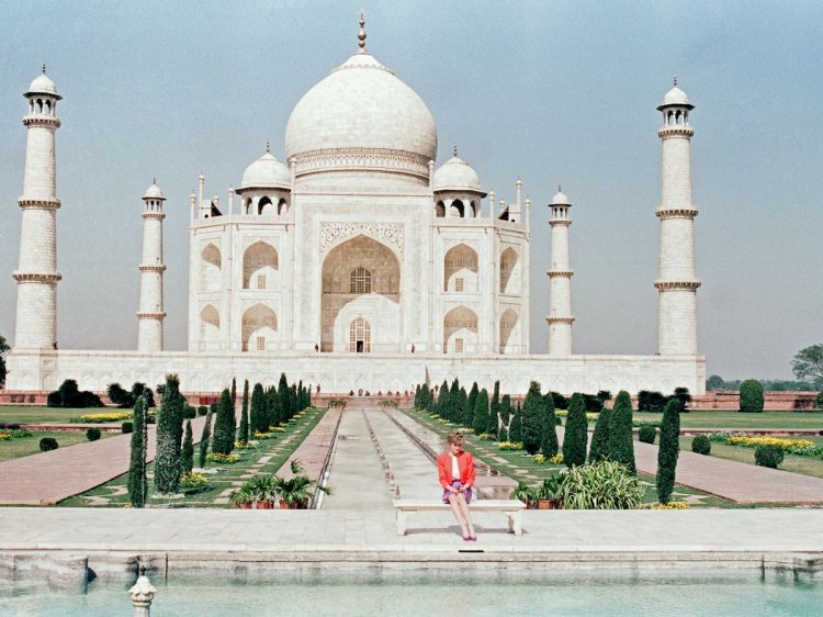 Princess Diana At The Taj Mahal