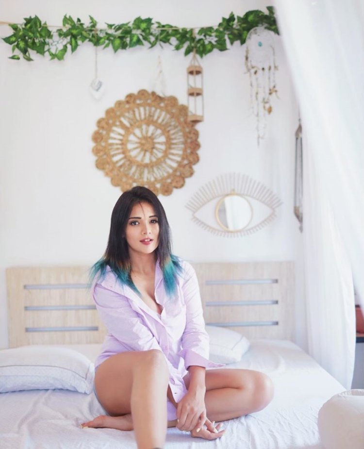 Megha Gupta Wears No Pants 2