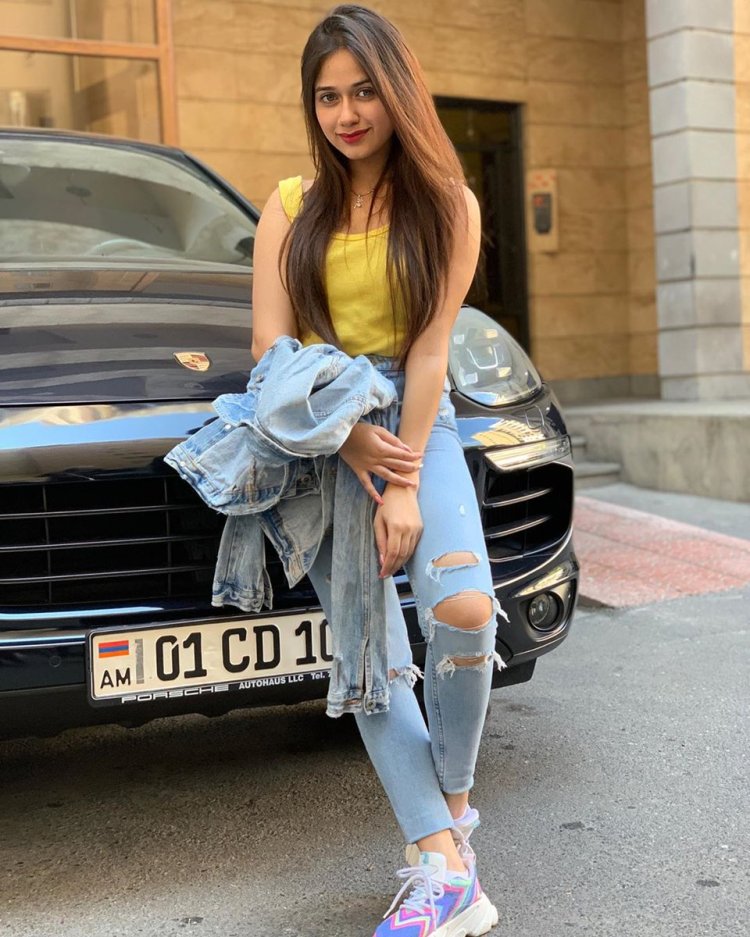 Jannat Zubair Car 1