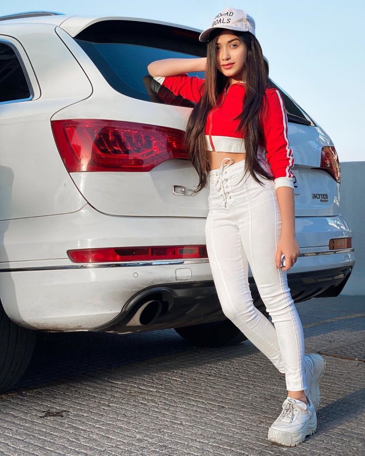 Jannat Zubair Car 2