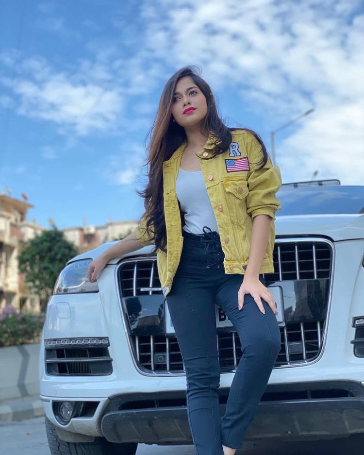 Jannat Zubair Car 4