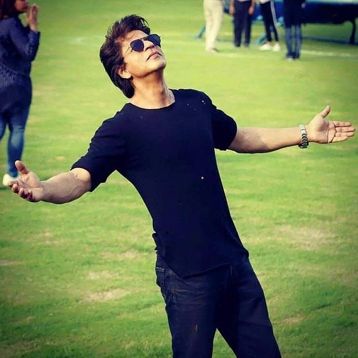 Srk Pose Poses For Boys