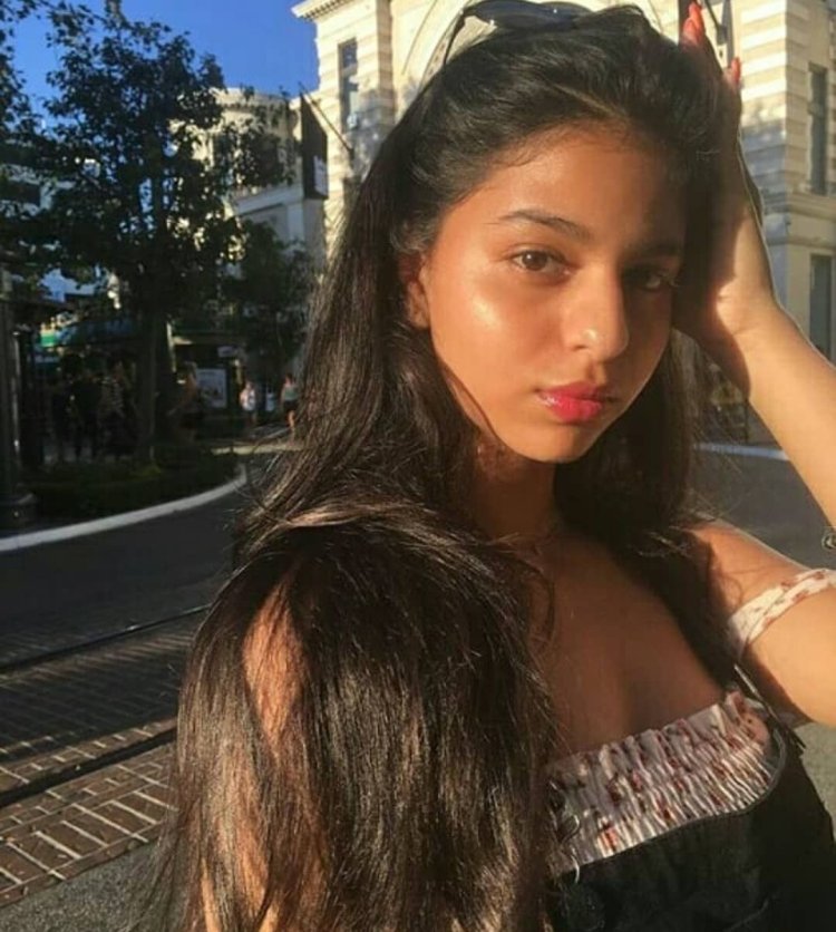 Suhana Khan Tube Top 7