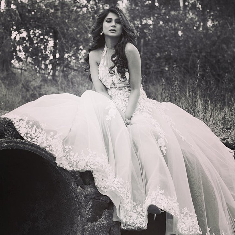 Jennifer Winget Looks Unbelievably Mesmerising in These Pics - StarBiz.com