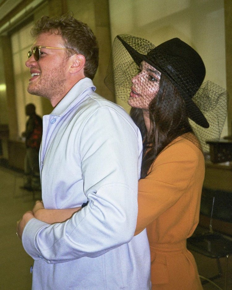 Emily Ratajkowshi And Husband 11