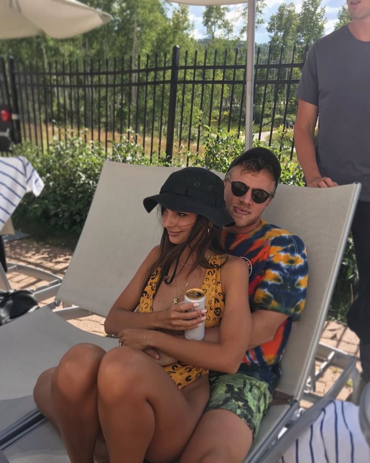 Emily Ratajkowshi And Husband 7