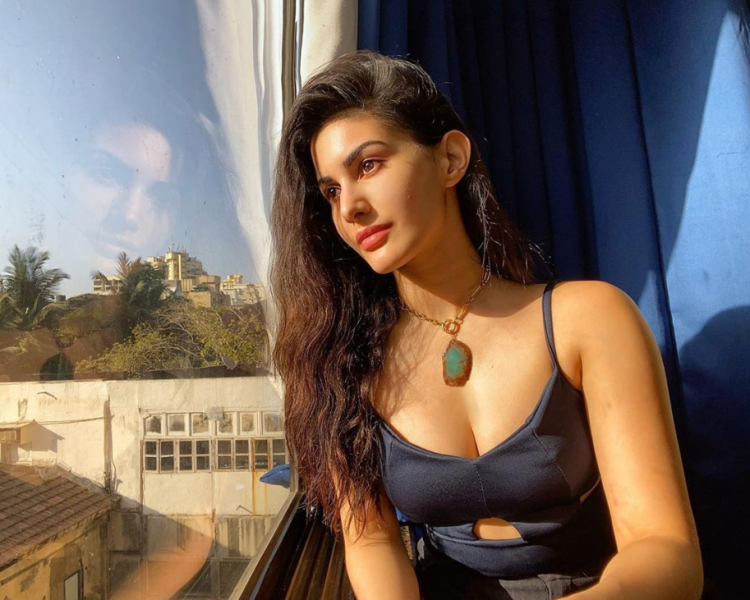 Amyra 1
