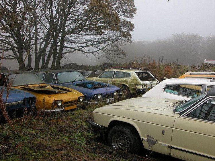 Reliant Scimitar Graveyard In England 1