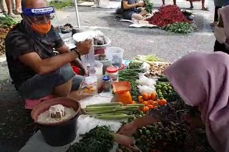 Indonesia Official As Vegetable Seller