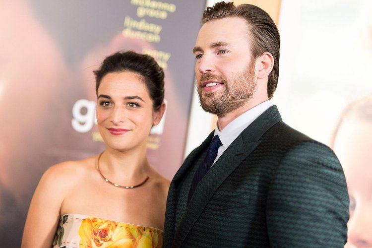 Is-Chris-Evans-Married-1