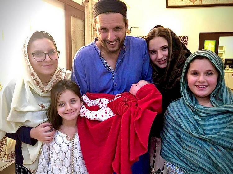 Shahid Afridi Family 4