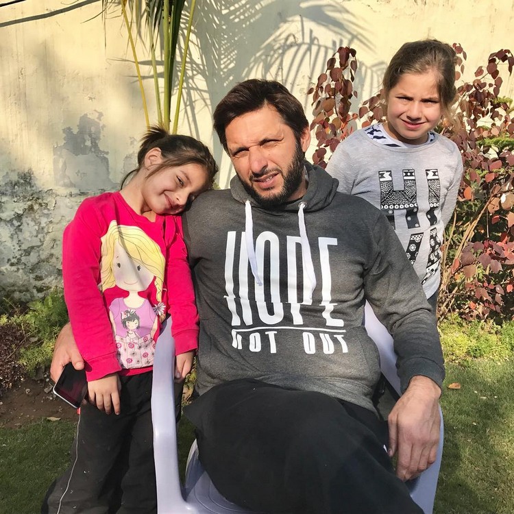 Shahid Afridi Family 6