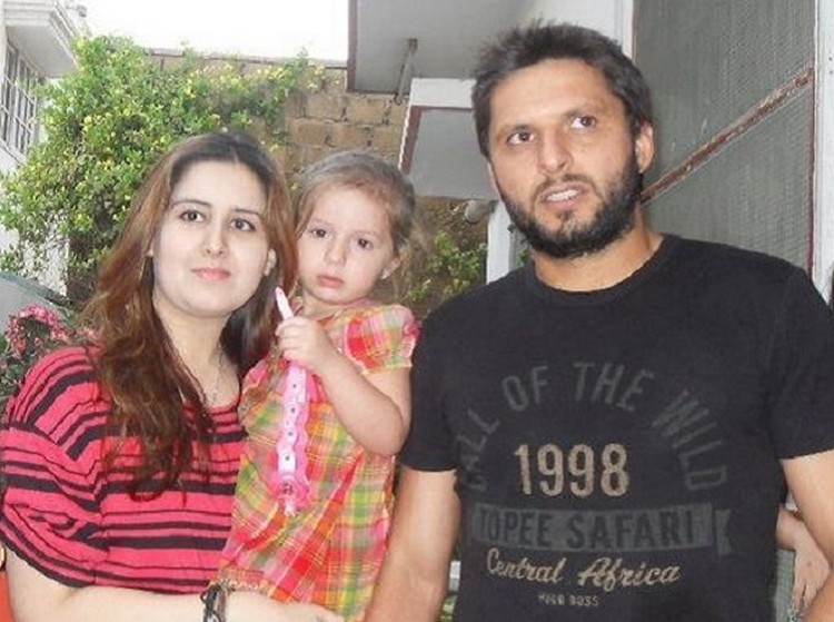 Shahid Afridi Family 1 Shahid Afridi wife