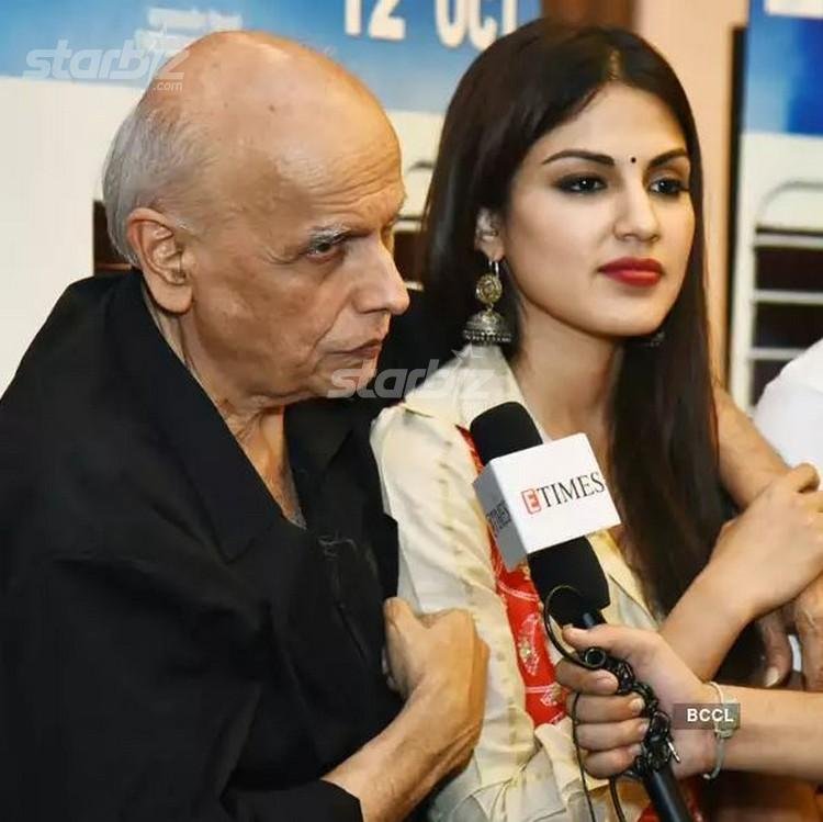 Throwback Intimate Photos Of Mahesh Bhatt Rhea Chakraborty - SSR's