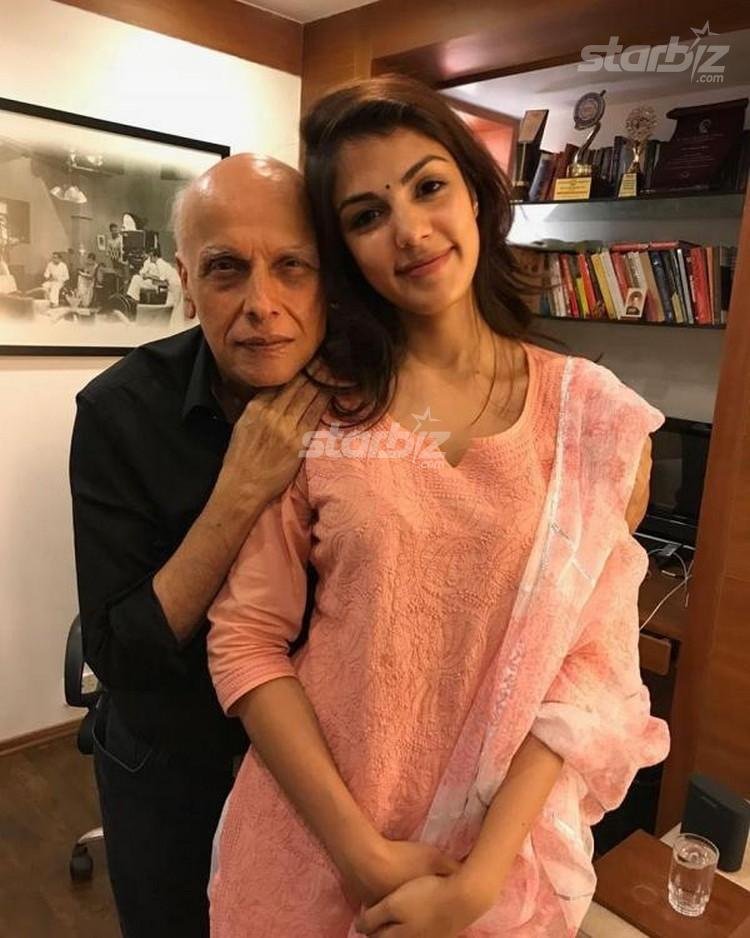 Throwback Intimate Photos Of Mahesh Bhatt Rhea Chakraborty - SSR's